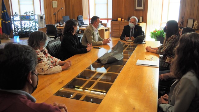 A Plataforma de Organizacións da Infancia de Galicia entrega o seu informe ao Parlamento